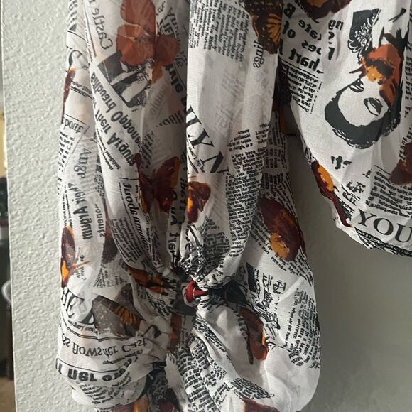 NWT Junior's Sz Small Live 4 Truth Top Butterfly & News Print (flowy) - Picture 14 of 15